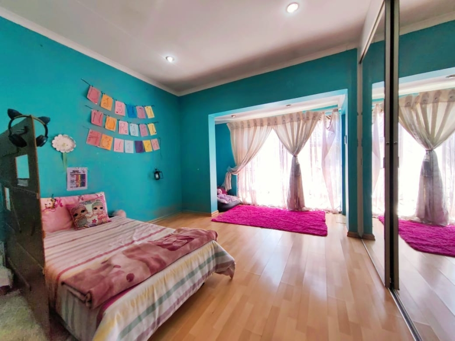 5 Bedroom Property for Sale in Van Der Hoff Park North West